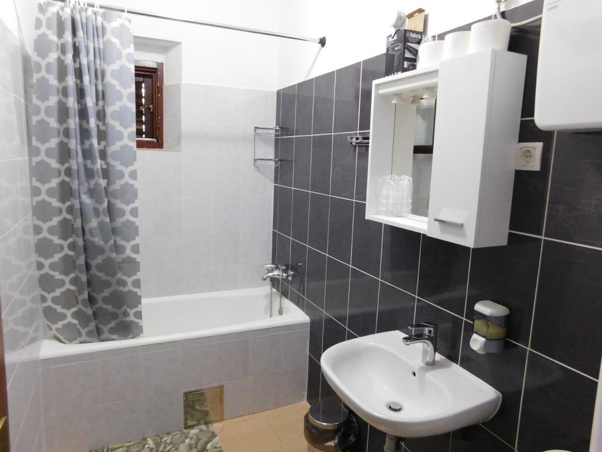 Apartments Leo Janjina Dış mekan fotoğraf